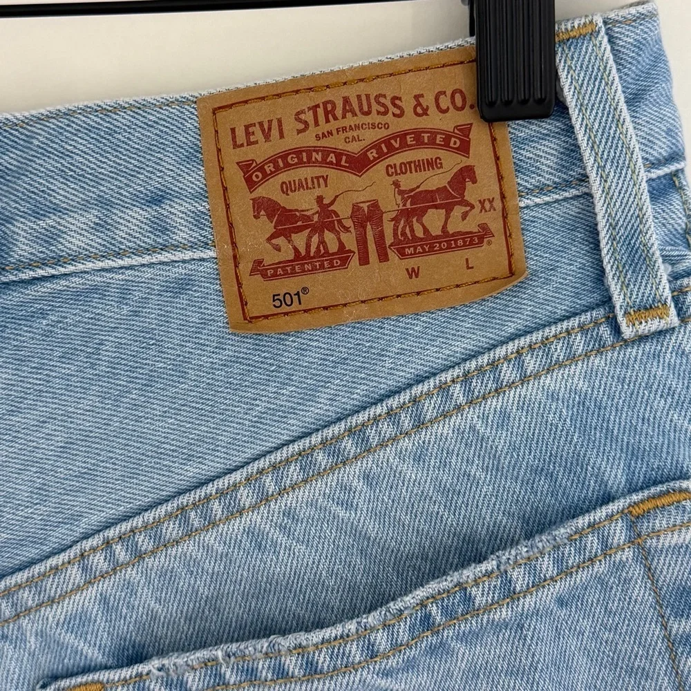 Levi's 501 Women's Cut-Off Denim Shorts Light Wash Button Fly Size 24